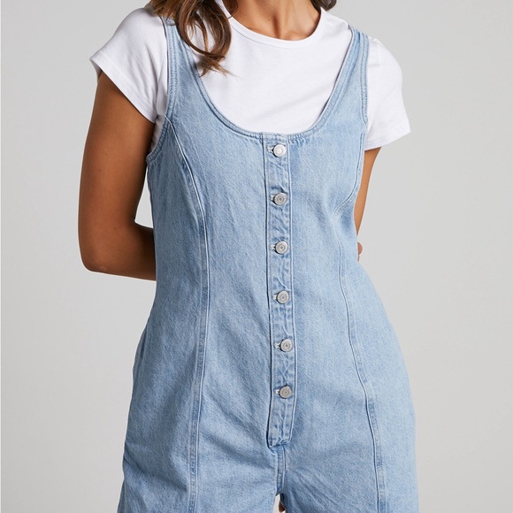 New Levi’s Denim Romper overalls Shorts - Picture 3 of 10